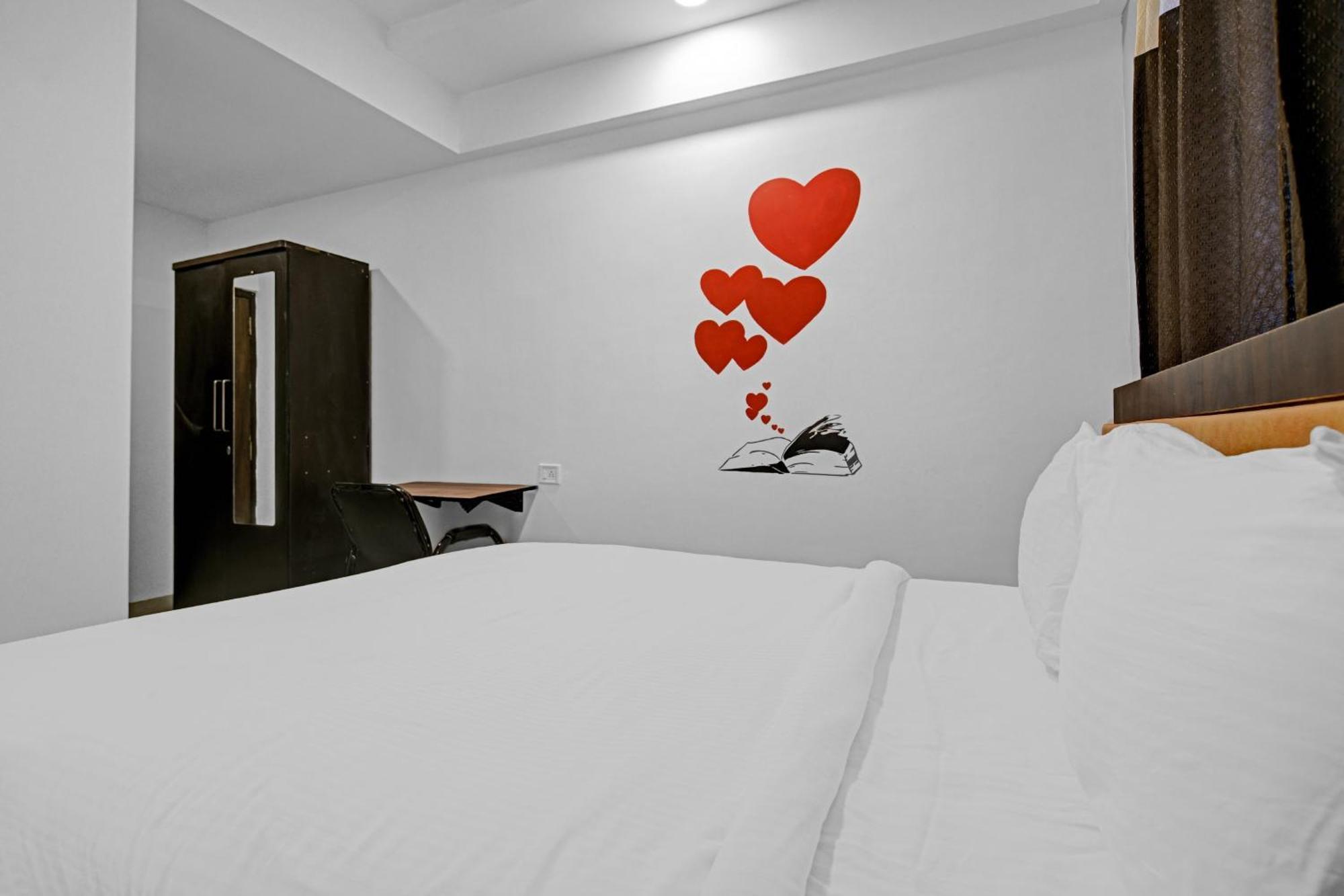 Collection O The Eternity Near Lig Sqaure Hotel Indore Exterior photo