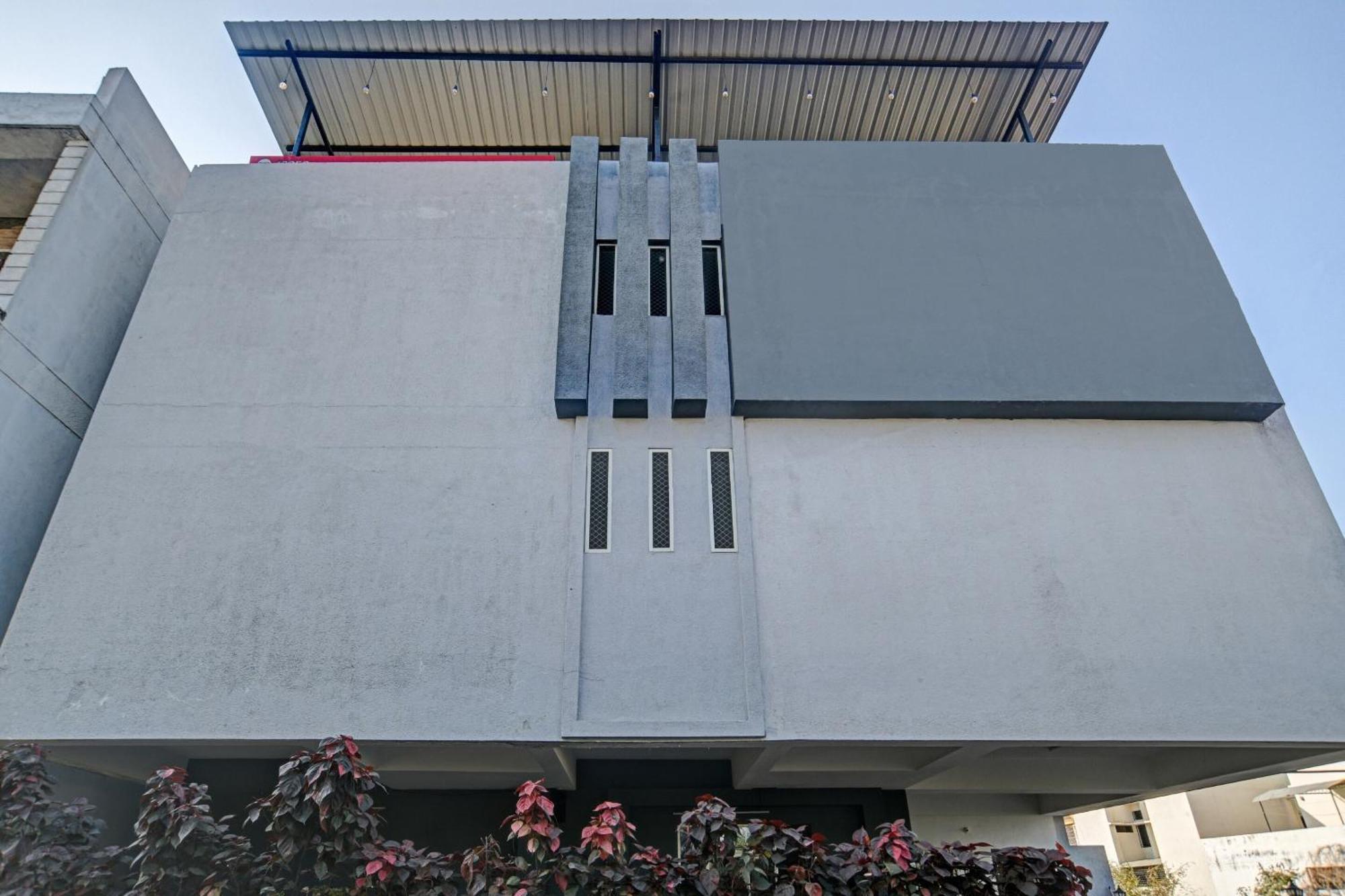 Collection O The Eternity Near Lig Sqaure Hotel Indore Exterior photo