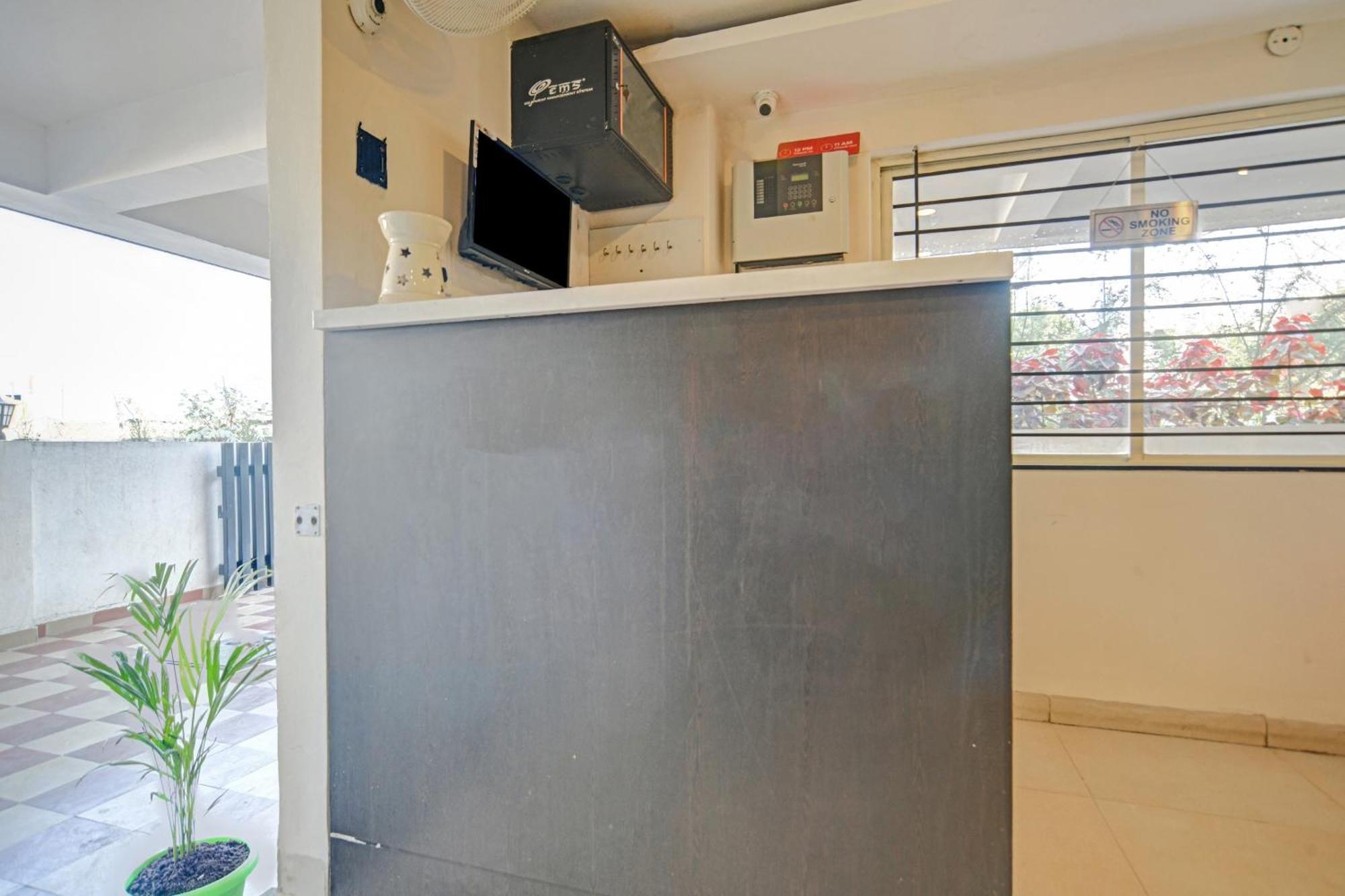Collection O The Eternity Near Lig Sqaure Hotel Indore Exterior photo
